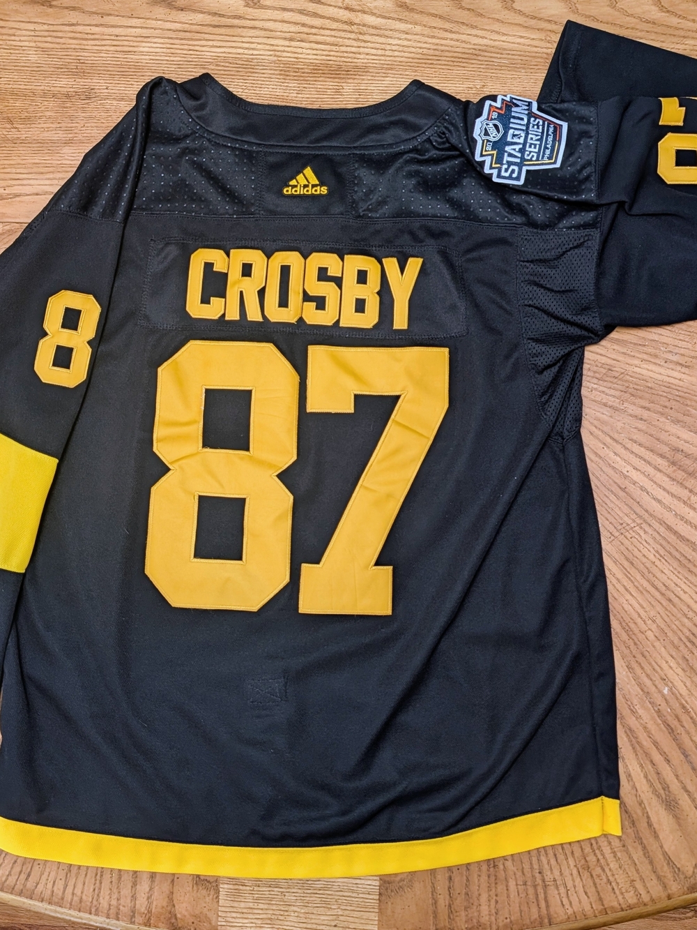 Adidas Black and Yellow NHL Hockey Jersey with Captain 'C' Sydney Crosby 87 - Picture 3 of 7